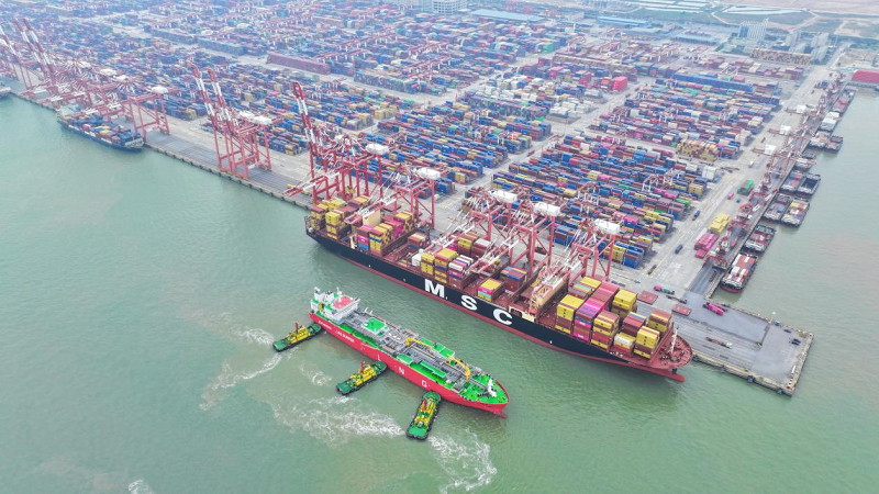 广州港实现“锚地+船埠”全模式LNG加注，助力货主降本增效与绿色航运升级