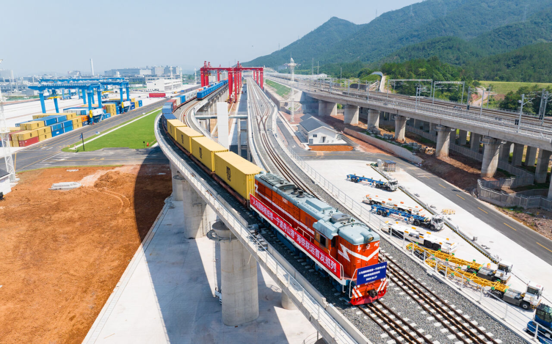 宁波舟山港海铁联运创里程碑，年业务量初次突破200万标箱