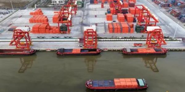 首批佛山瓷砖、建材通过集装箱海运达到济宁港