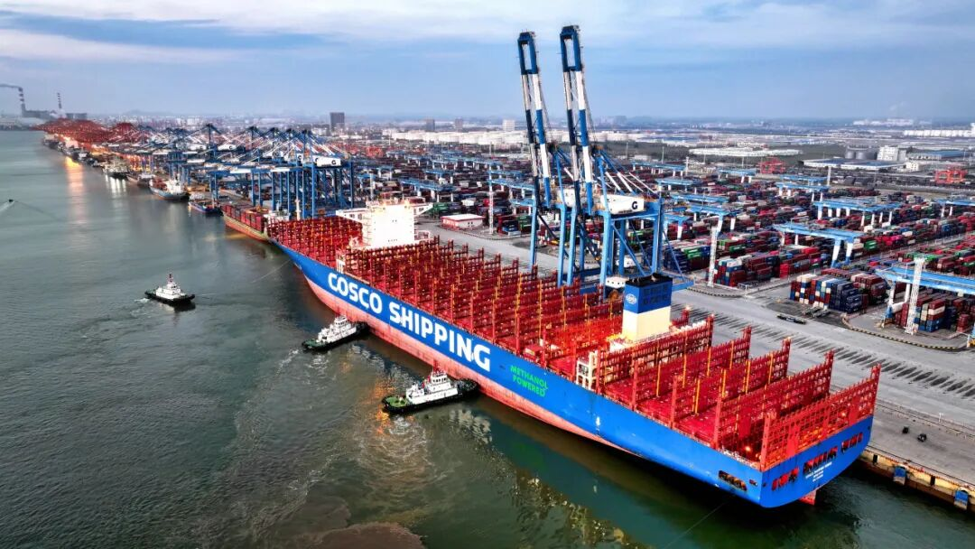 北部湾港成功靠泊20万吨级巨轮，超大型船舶实现常态化通航！