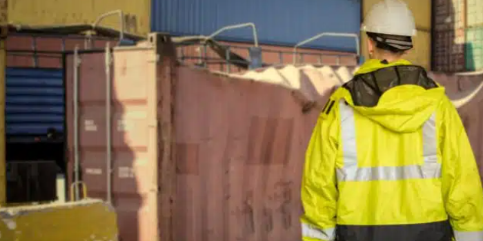 有什么原因导致海运集装箱运输途中废弛？